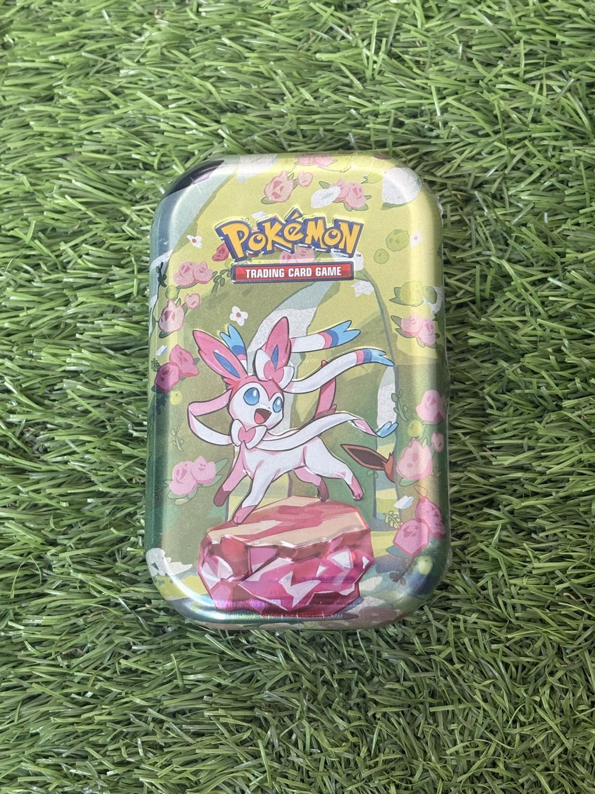 PRISMATIC EVOLUTIONS SLYVEON MINI TIN